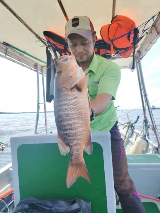 Red Boat Charter - Image 2