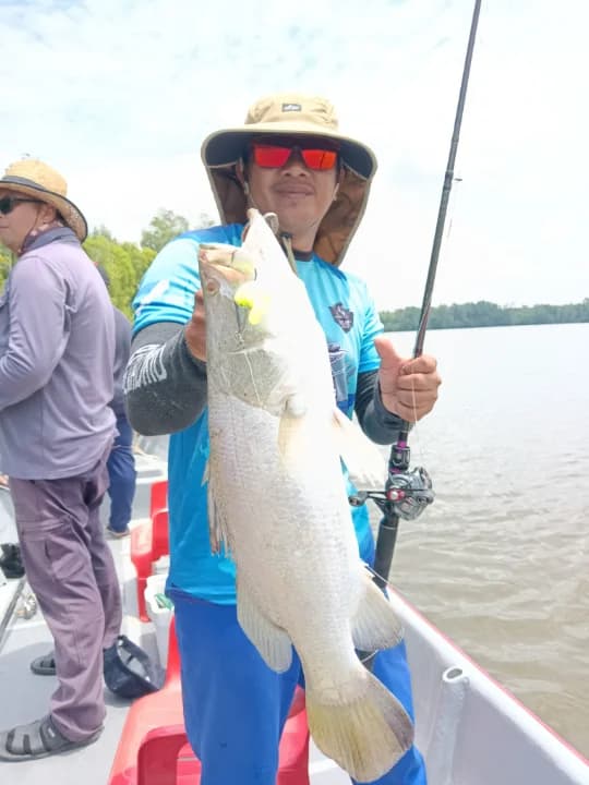 Aten Boat Charter - Image 3